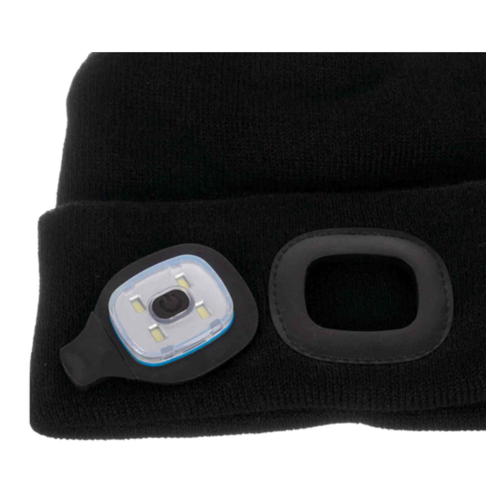 Wyjmowanie lampki z czapki